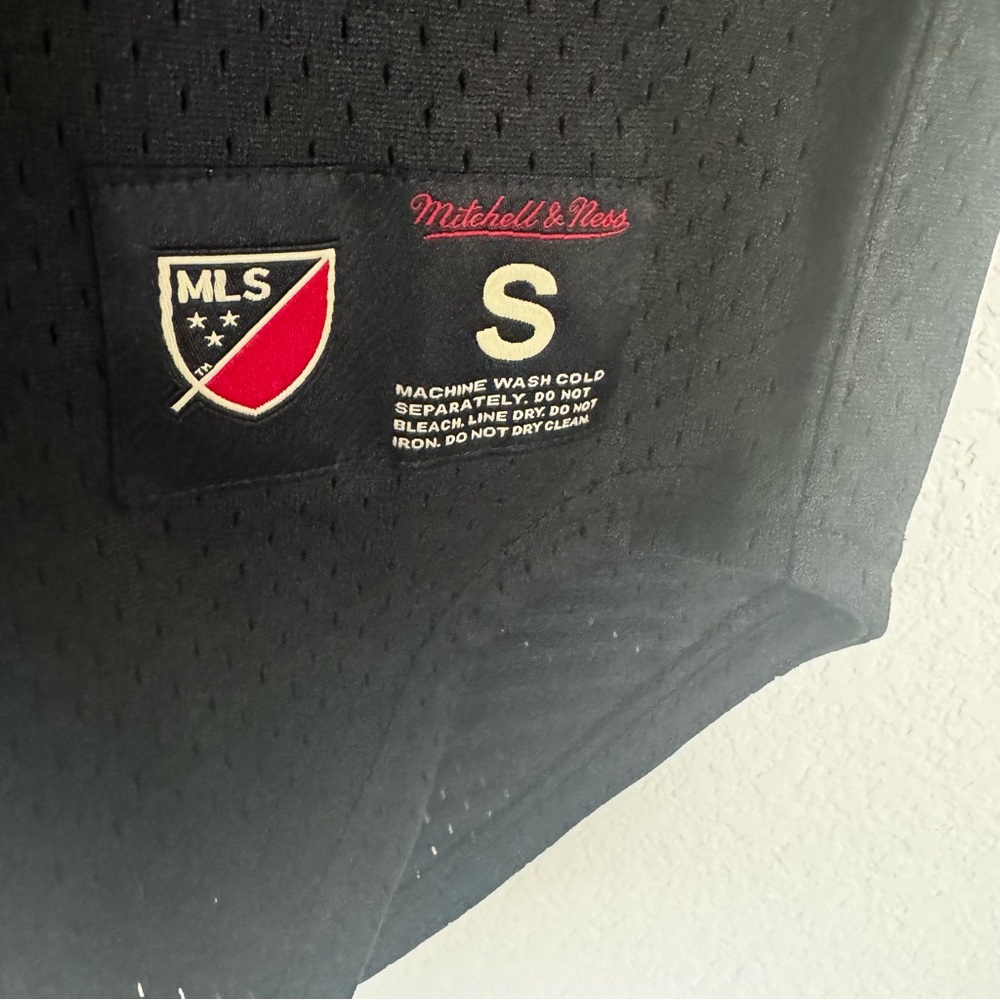 MITCHELL & NESS MLS ATLANTA UNITED FC V-NECK JERSEY SIZE SMALL - Picture 3 of 5